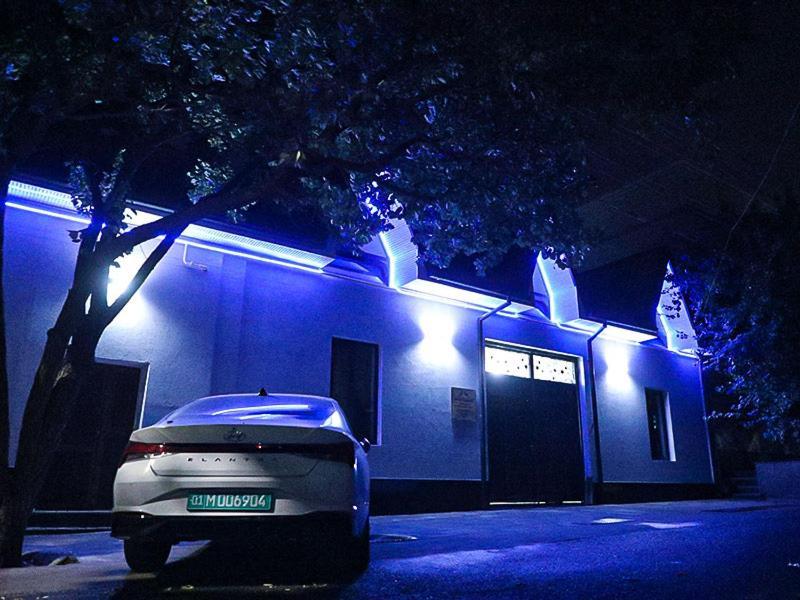 House De Moon Hostel Tashkent Bagian luar foto