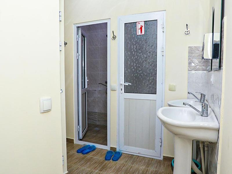 House De Moon Hostel Tashkent Bagian luar foto