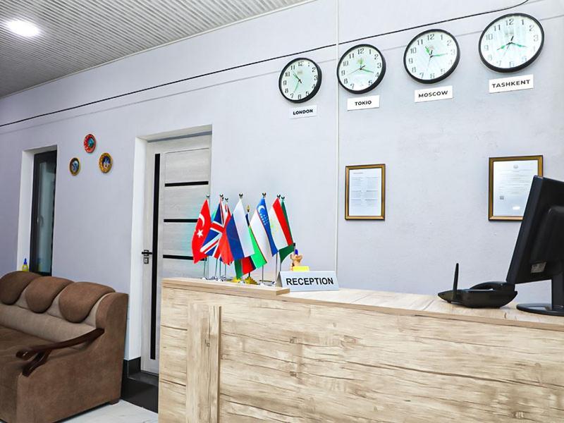 House De Moon Hostel Tashkent Bagian luar foto