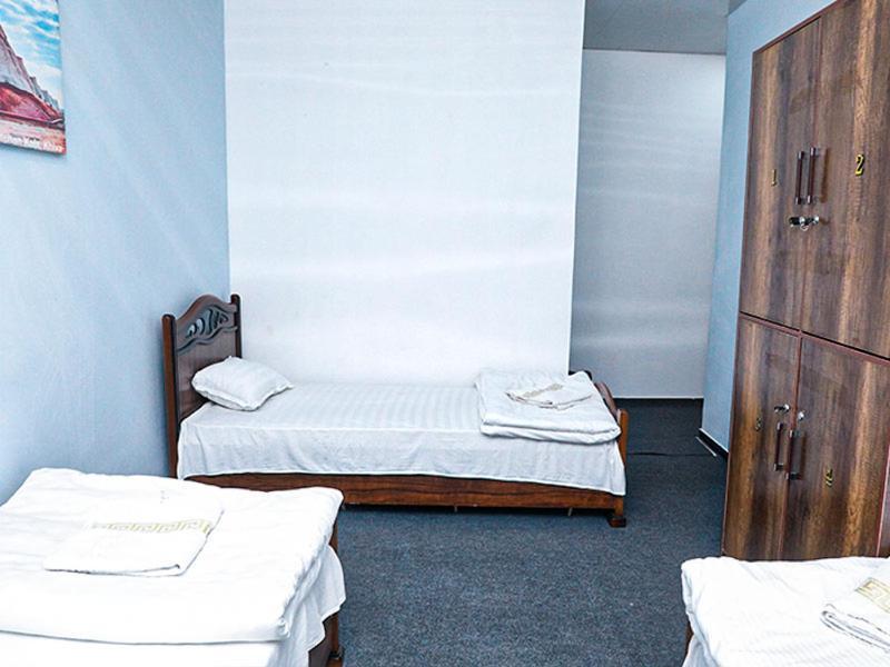 House De Moon Hostel Tashkent Ruang foto