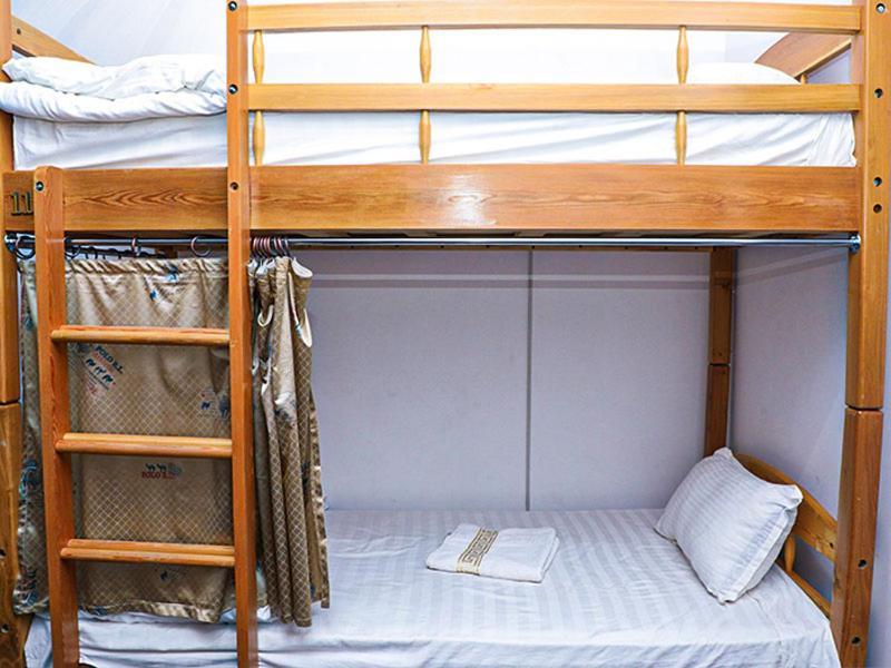 House De Moon Hostel Tashkent Ruang foto